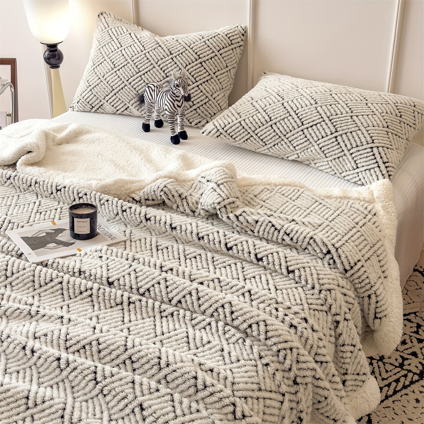 1pc, a Versatile Double-Sided Warm Fleece Blanket for All Seasons, Made of Milk Velvet, Soft, Warm, And Comfortable, Suitable for Sofas, Beds, Offices, And Travel - a Multifunctional Gift for All Seasons, Christmas Gift