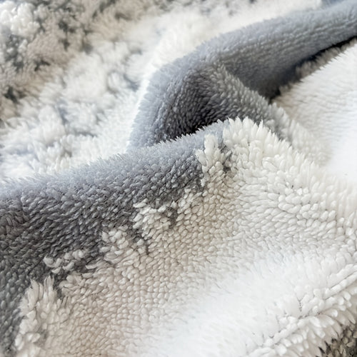 1pc Double-Color Jacquard Star Fleece Blanket with Pom-Poms - Soft Breathable All-Season Bedspread, Geometric Pattern in Mixed Colors, Machine Washable Cottage Style Home Decor & Holiday Gift, Blanket for Bed, Cozy Bedroom Accessory