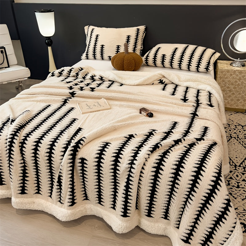 A Double-Layered Autumn And Winter Warm Lamb Fleece Blanket, Suitable for The Bedroom, Sofa Naps, Versatile, Available in Multiple Colors, Quick Heating Blanket, Beautifully Designed Patterns, a Top Choice for Gifts